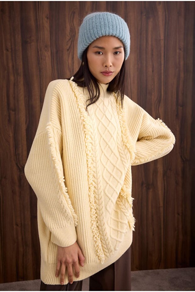 Püskül Detaylı Örme Kazak Tereyağ - 4