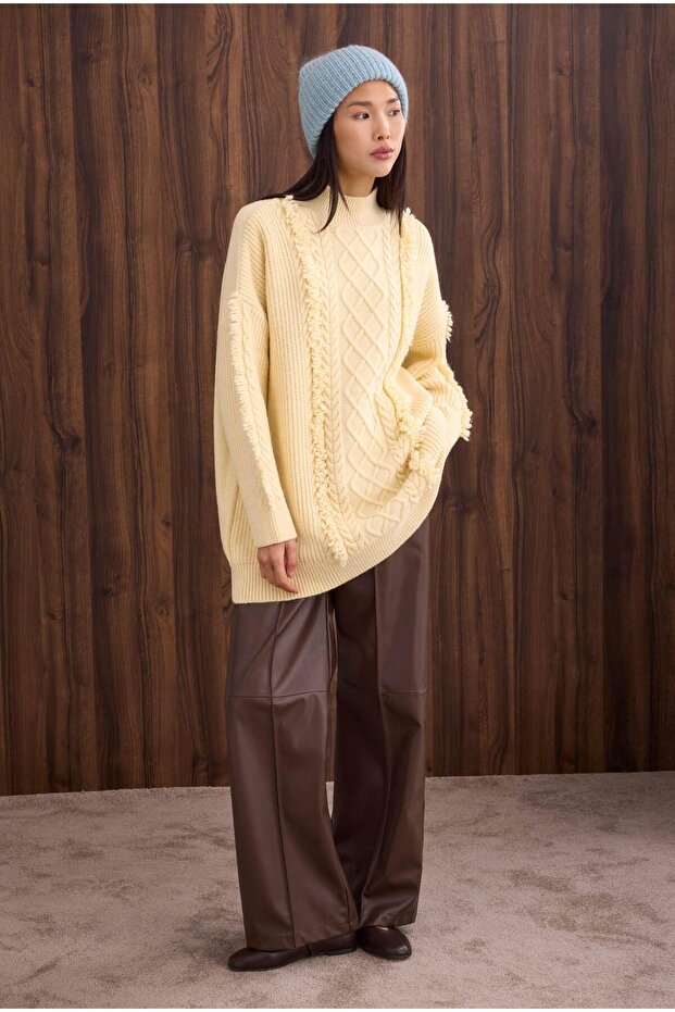 Püskül Detaylı Örme Kazak Tereyağ - 2