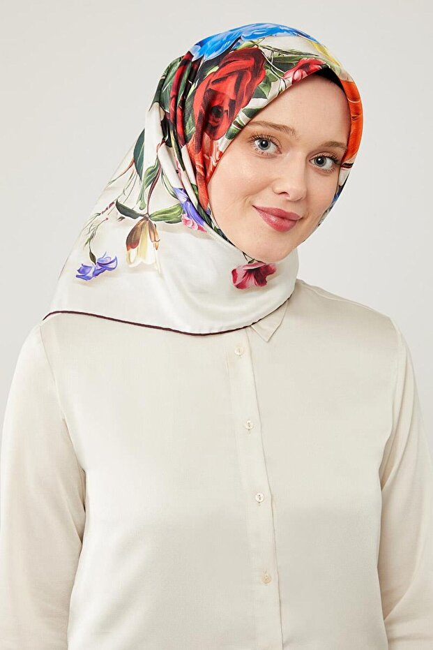 وشاح حريري نقي بنمط الورد البيج - 2