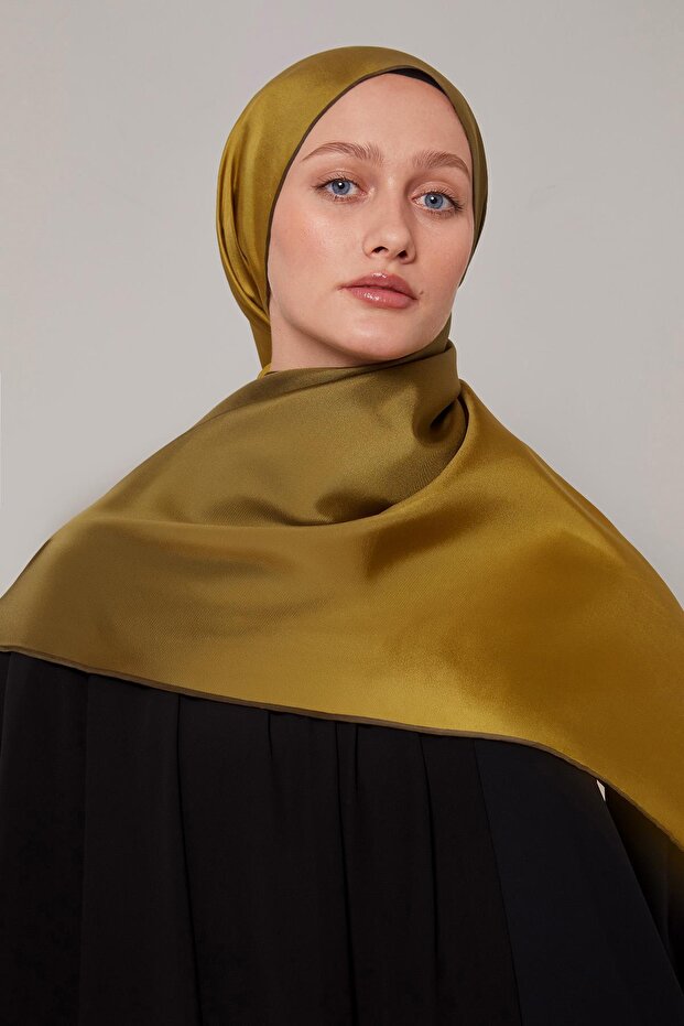 وشاح حريري منسوج بنمط التويل الكاكي