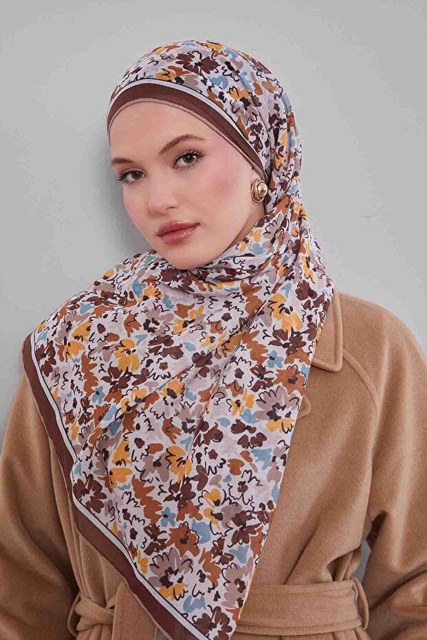 وشاح ناعم بنمط زهور مختلطة باللون البني - 2