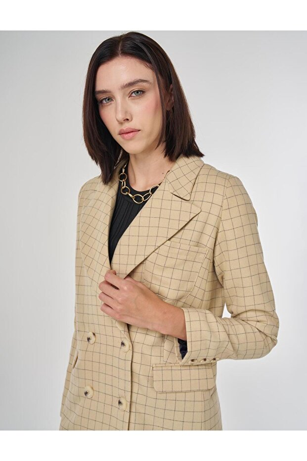 سترة بليزر بنمط منقوش باللون البيج - 7