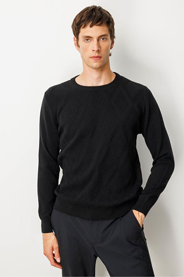Men's Crew Neck Straw Knit Baklava Wool Sweater Black