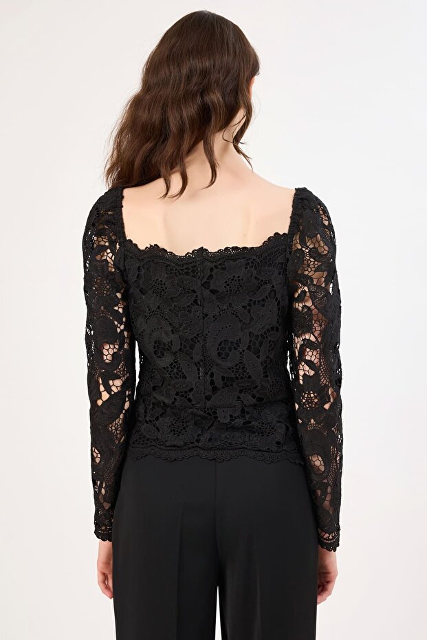 Düğmeli güpür bluz - 5