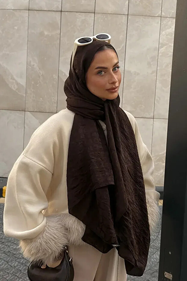 شال جاكار فاخر بنمط حلقي - بني غامق