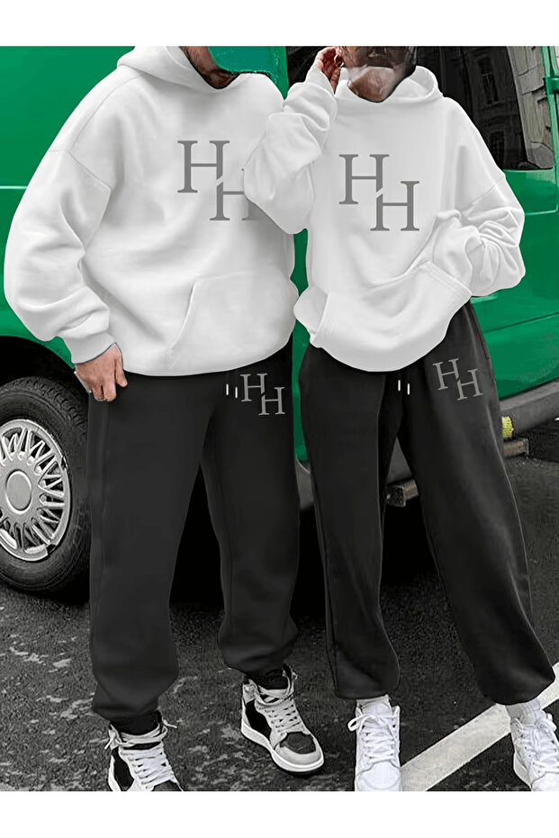 Minimalist Double Combination with the Letter'H'