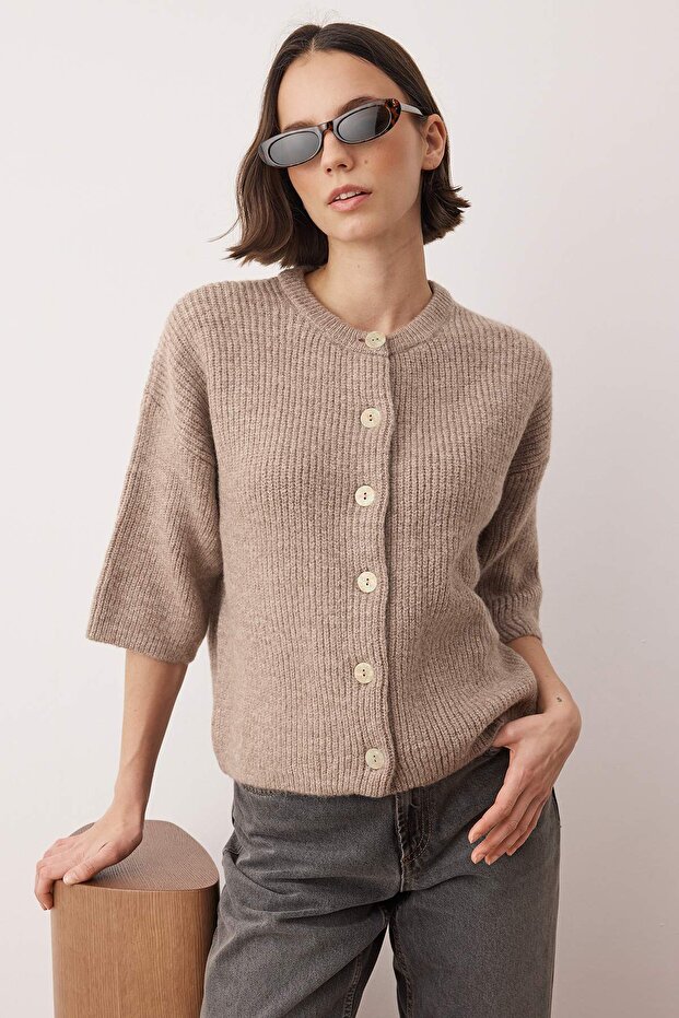 Wardrobe Essentials Vizon Yumuşak Dokulu Geniş Kalıp Kısa Kol Basic Triko Hırka | TWOAW26HI00251 - 1