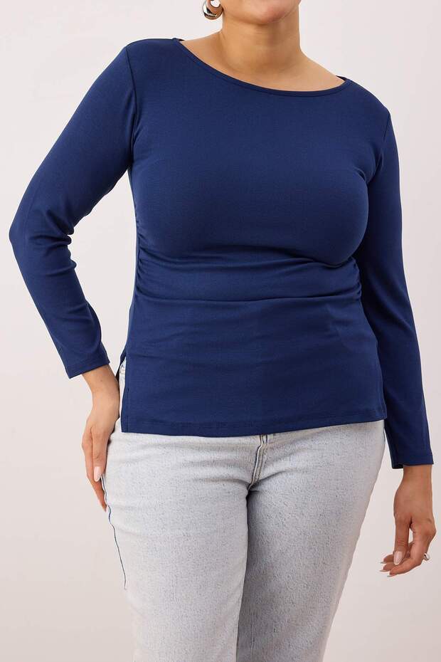 Lacivert Yumuşak Kumaşlı Kayık Yaka Büzgü Detaylı Örme Büyük Beden Bluz TBBAW26AF00108 - 4
