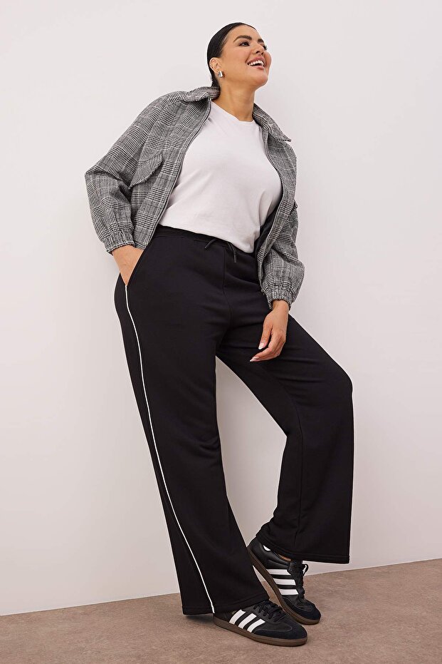 Siyah Kontrast Biye Detaylı Wide Leg/Geniş Paça Büyük Beden Eşofman Altı TBBAW26AJ00006 - 2