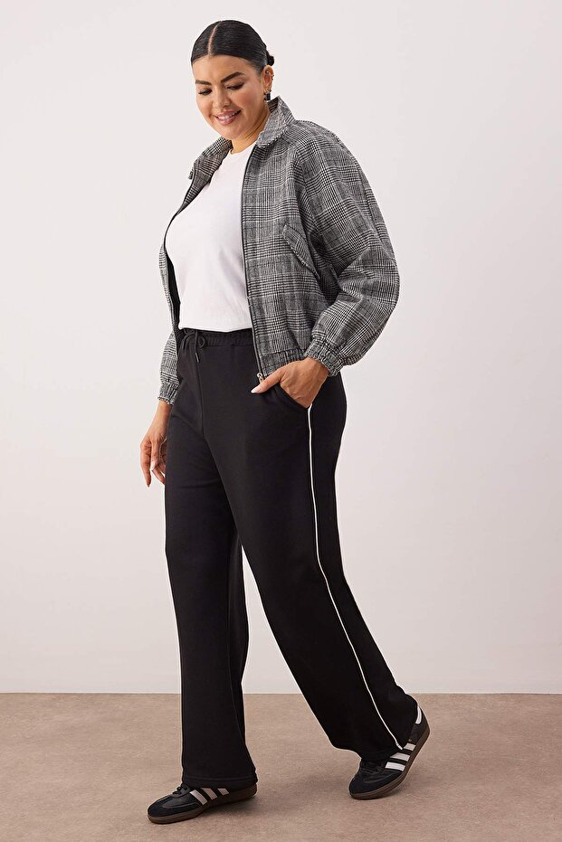 Siyah Kontrast Biye Detaylı Wide Leg/Geniş Paça Büyük Beden Eşofman Altı TBBAW26AJ00006 - 1