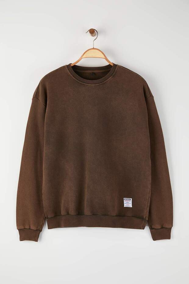 Kahverengi Oversize/Geniş Kesim Eskitme/Soluk Efektli Şardonsuz Sweatshirt TMNAW24SW00021 - 6