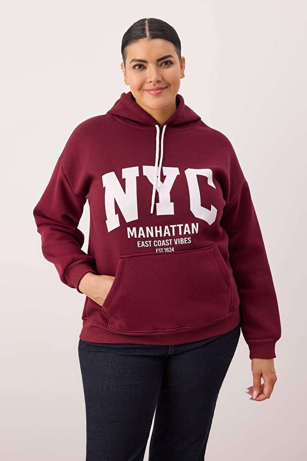 Bordo Kolej Temalı Kapüşonlu İçi Polarlı Büyük Beden Sweatshirt TBBAW26AO00042