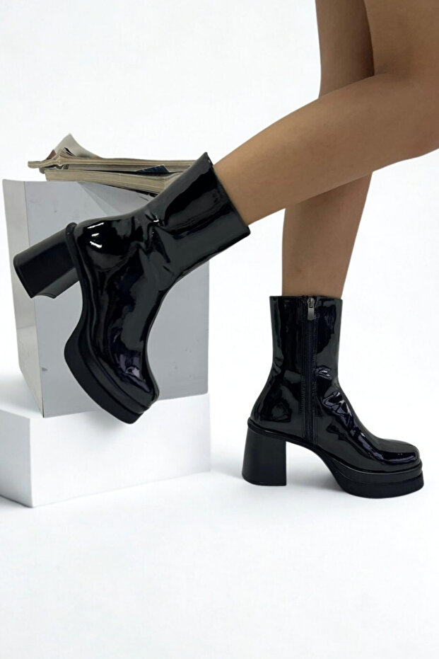 Black Patent Leather Thick Heeled Women's Boots P8023