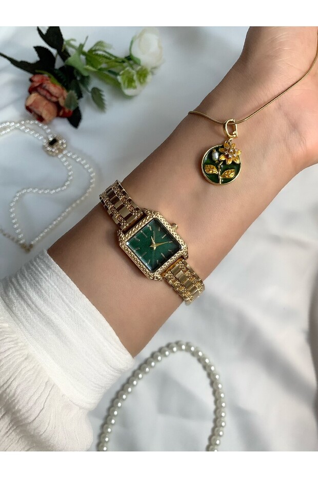 Square Dial Retro Mesh Band Vintage Women's Watch