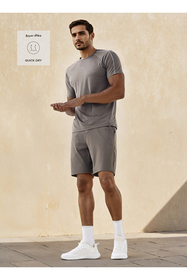 شورتات الأداء ذات المقاس العادي - 2