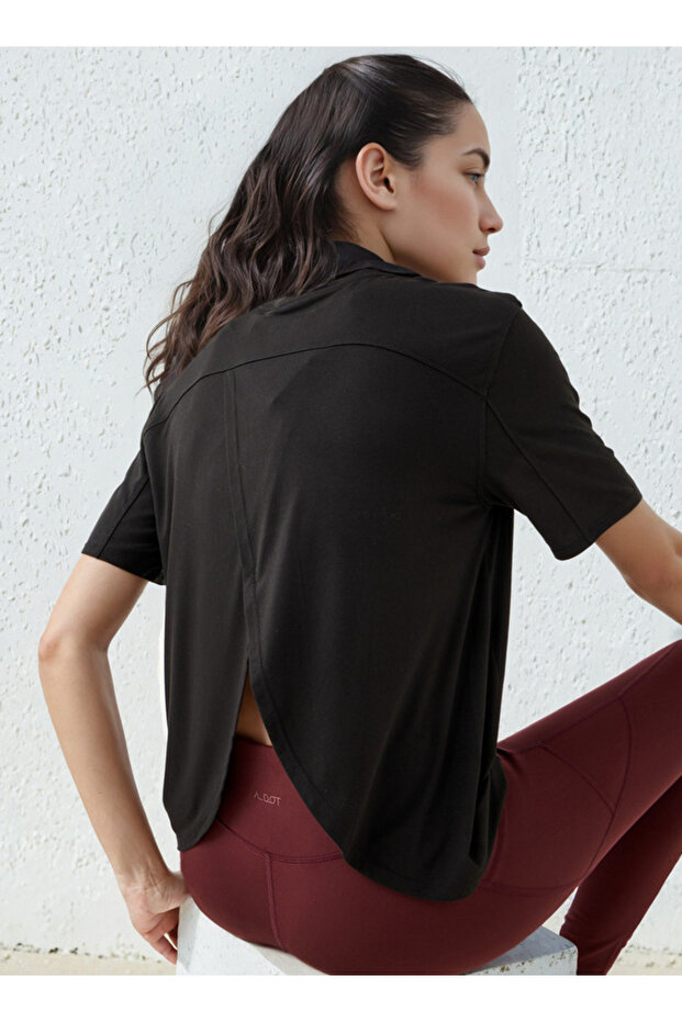 تي شيرت نسائي عالي الأداء - 1