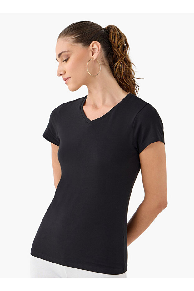 تي شيرت سادة بفتحة رقبة على شكل حرف V وأكمام قصيرة (عبوة من قطعتين) - 4