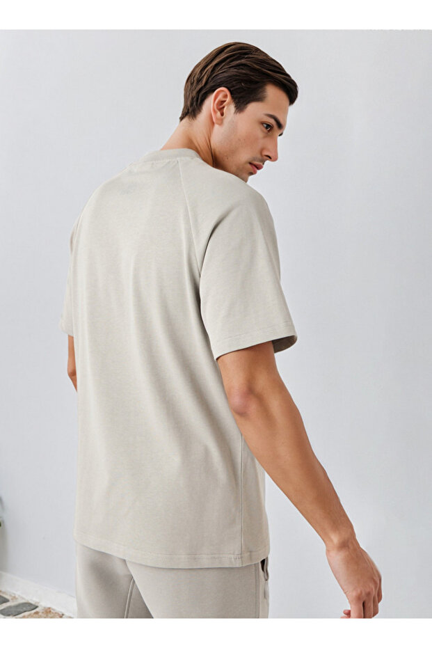 تي شيرت منقوش بالشعار - 3