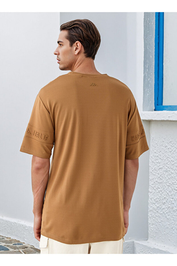 تي شيرت منقوش بالشعار - 3