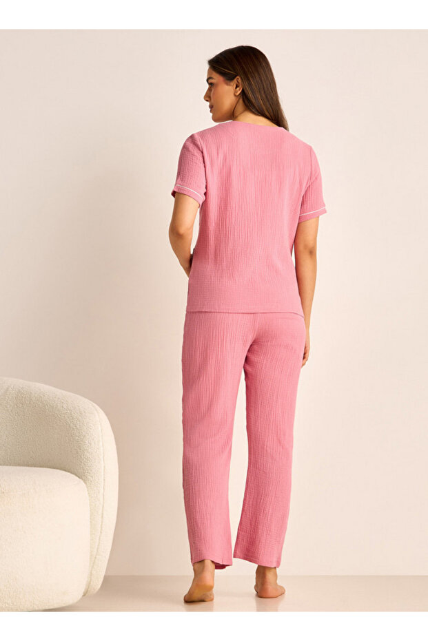 طقم بيجامة مطاطية وقميص حمل منقوش - 4