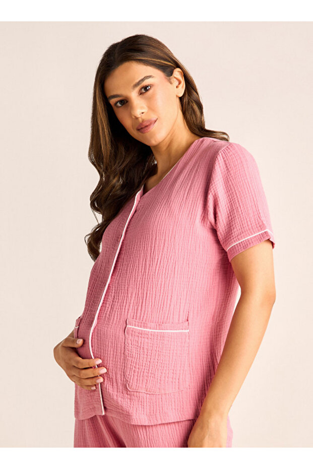 طقم بيجامة مطاطية وقميص حمل منقوش - 2