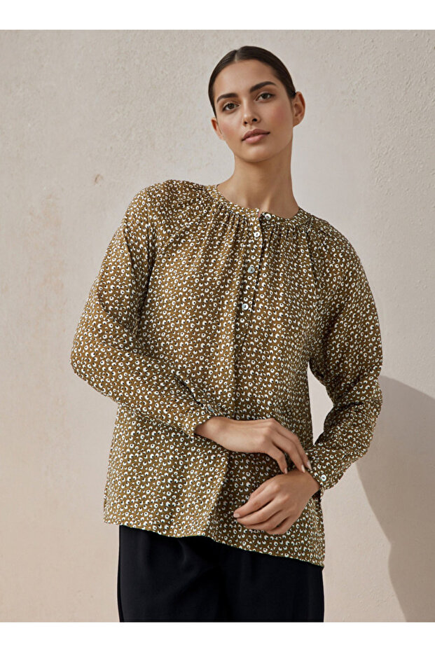 بلوزة بياقة ماندرين مطبوعة - 4
