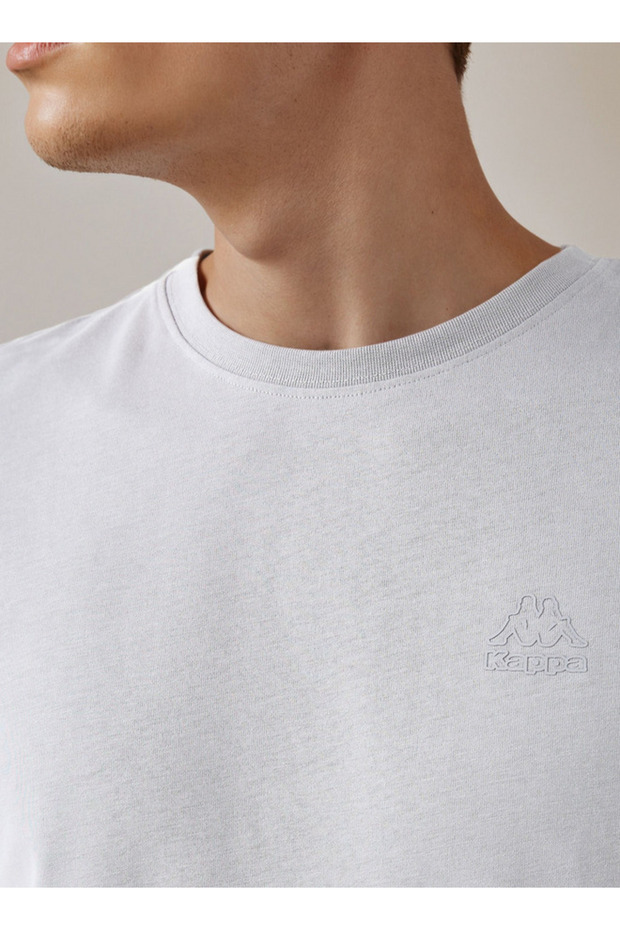 تي شيرت بمقاس عادي - 4