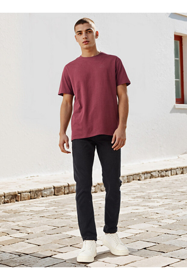 تي شيرت منقوش بالشعار - 2