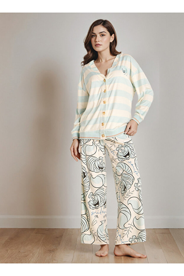 بيجامة مطبوع بجاكيت مخطط - 1