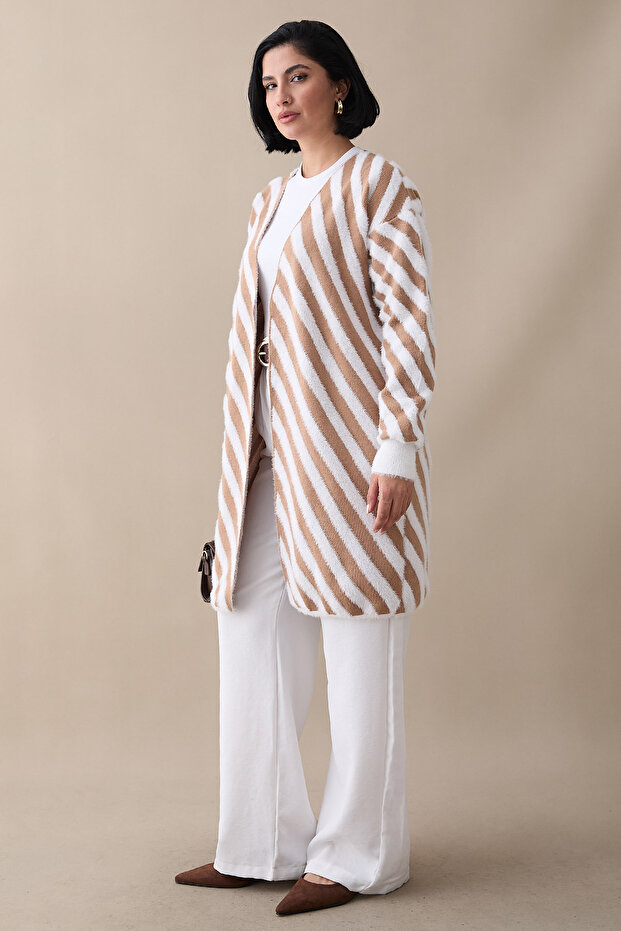 Şeritli Tüylü Camel Triko Hırka - 3