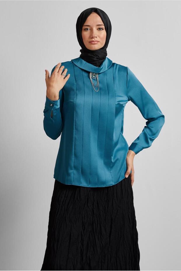 DRAPE بلوزة ساتان مفصلة مع إكسسوارات 43573
