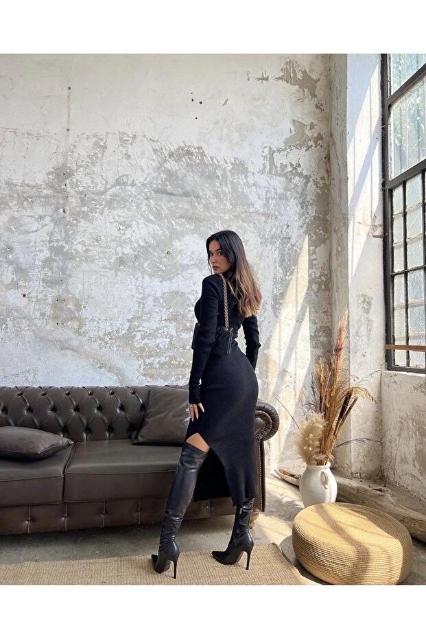 Göbek Dekolteli Yırtmaçlı Elbise - 2