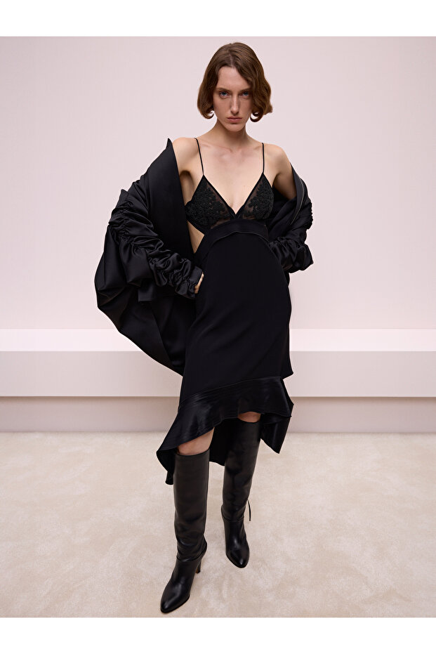 Fırfır ve İşlemeli Siyah Elbise - 8