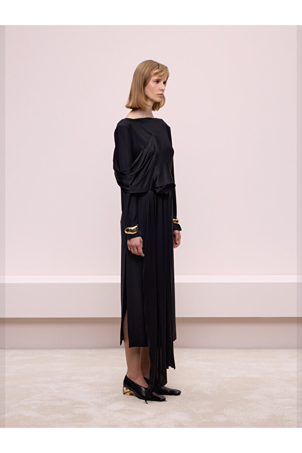 Sırt Dekolteli Siyah Elbise - 2