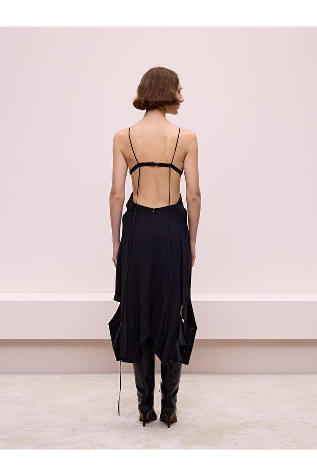 Fırfır ve İşlemeli Siyah Elbise - 5