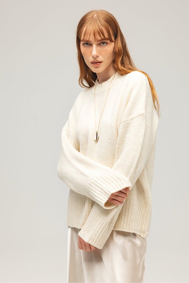 Women's Oversized Long Sleeve Crew Neck Knitwear Sweater