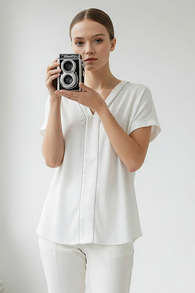 V Yaka Kısa Kollu Regular Örme Tişört - 3