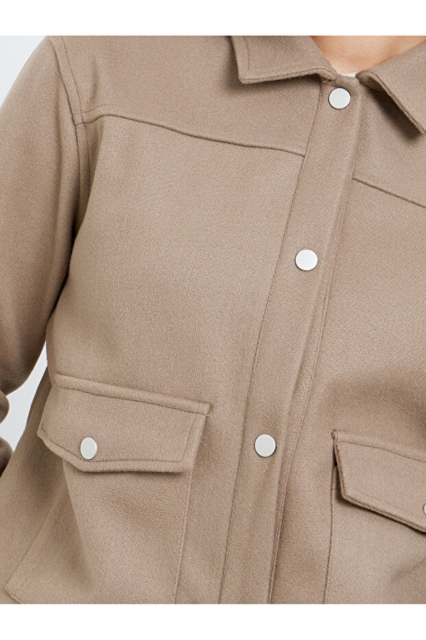 جاكيت شاحنات بيج بقصّة عادية وأزرار - 4