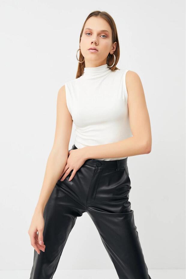 Women's Sleeveless Blouse