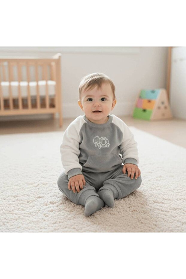 Comfortable baby set with a turtle design
