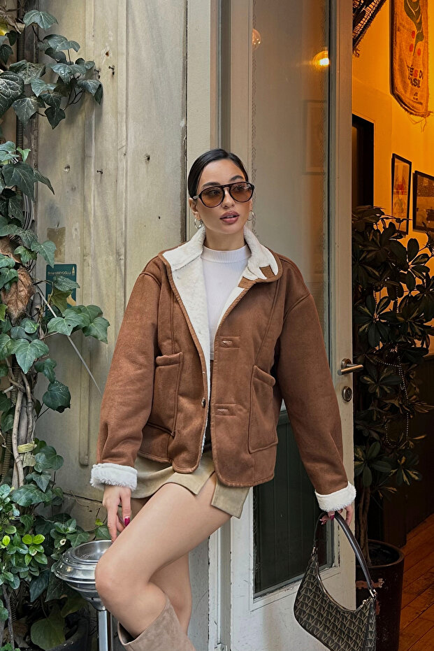 سترة من جلد الغزال مع جيوب وأزرار وبطانة من الفرو - 3