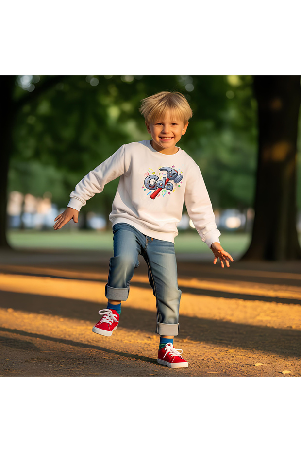 سويت شيرت أبيض اللون للأولاد من Cute Hammer