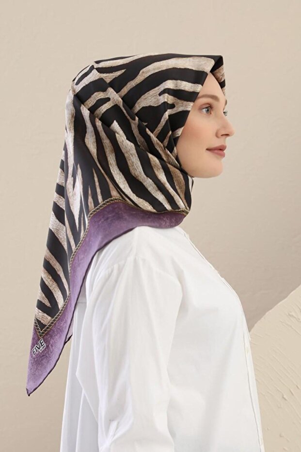 وشاح رقمي من نسيج التويل الأرجواني