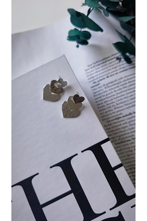Special series serrated plate triple heart earrings