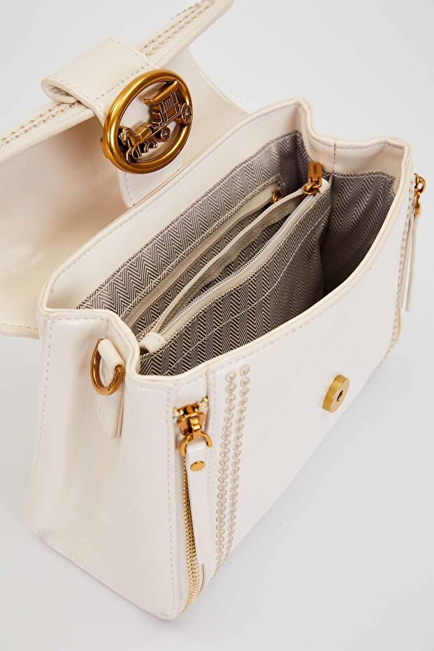 حقيبة يد كريمية اللون مع قفل - 3