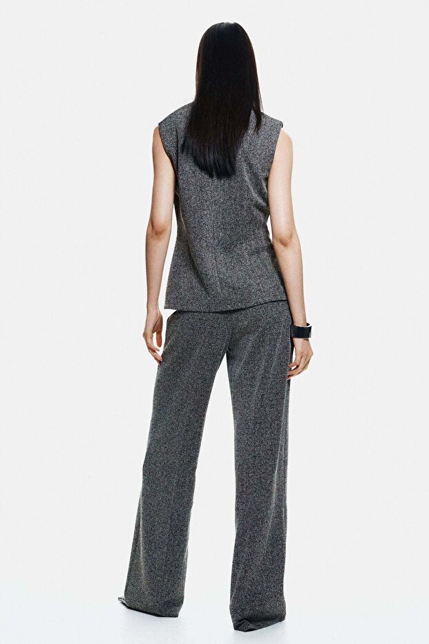 بلوزة بفتحة رقبة على شكل حرف V - 3