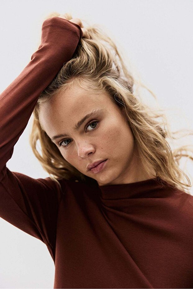 بلوزة ذات رقبة مدورة - 5