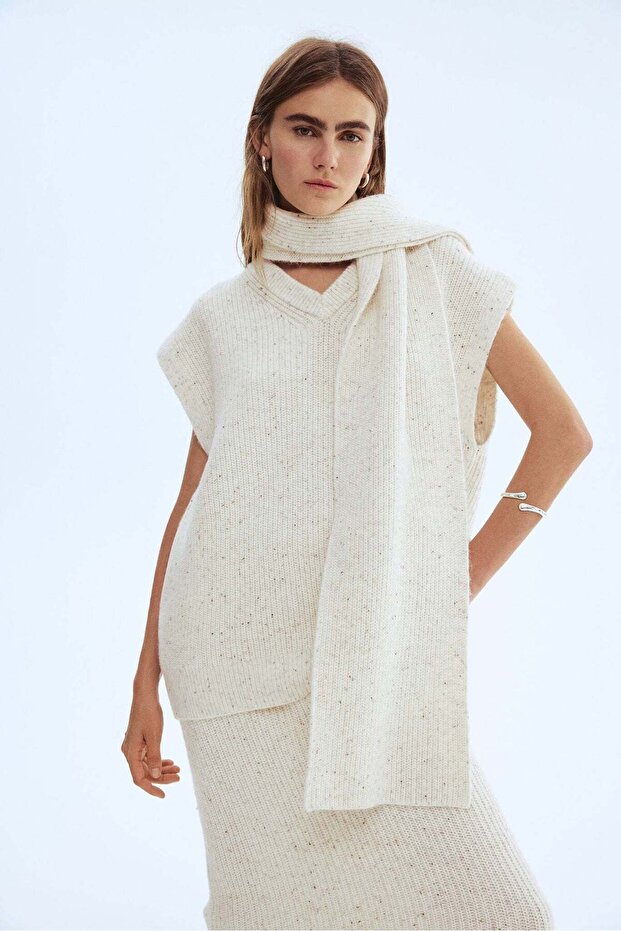 Scarf-collar sweater vest