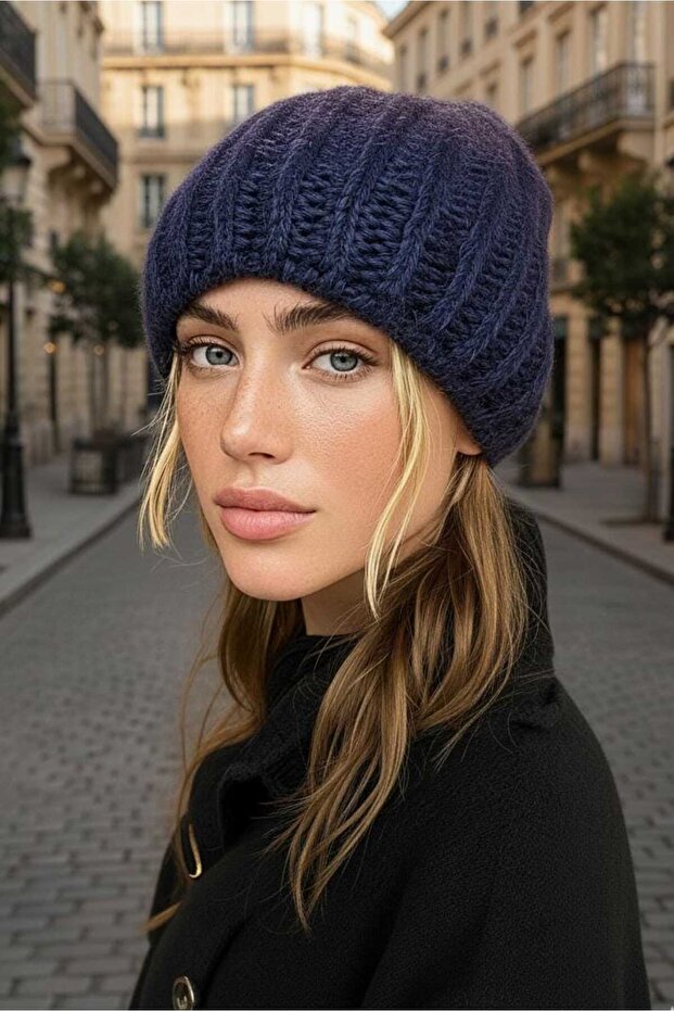 قبعة نسائية من SoftKnit