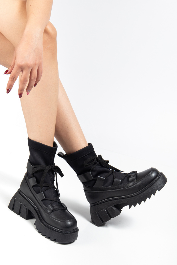 Siyah Kalın Tabanlı Bağcıklı Kadın Bot - 3